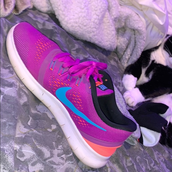 Nike Sneakers - Picture 2 of 4